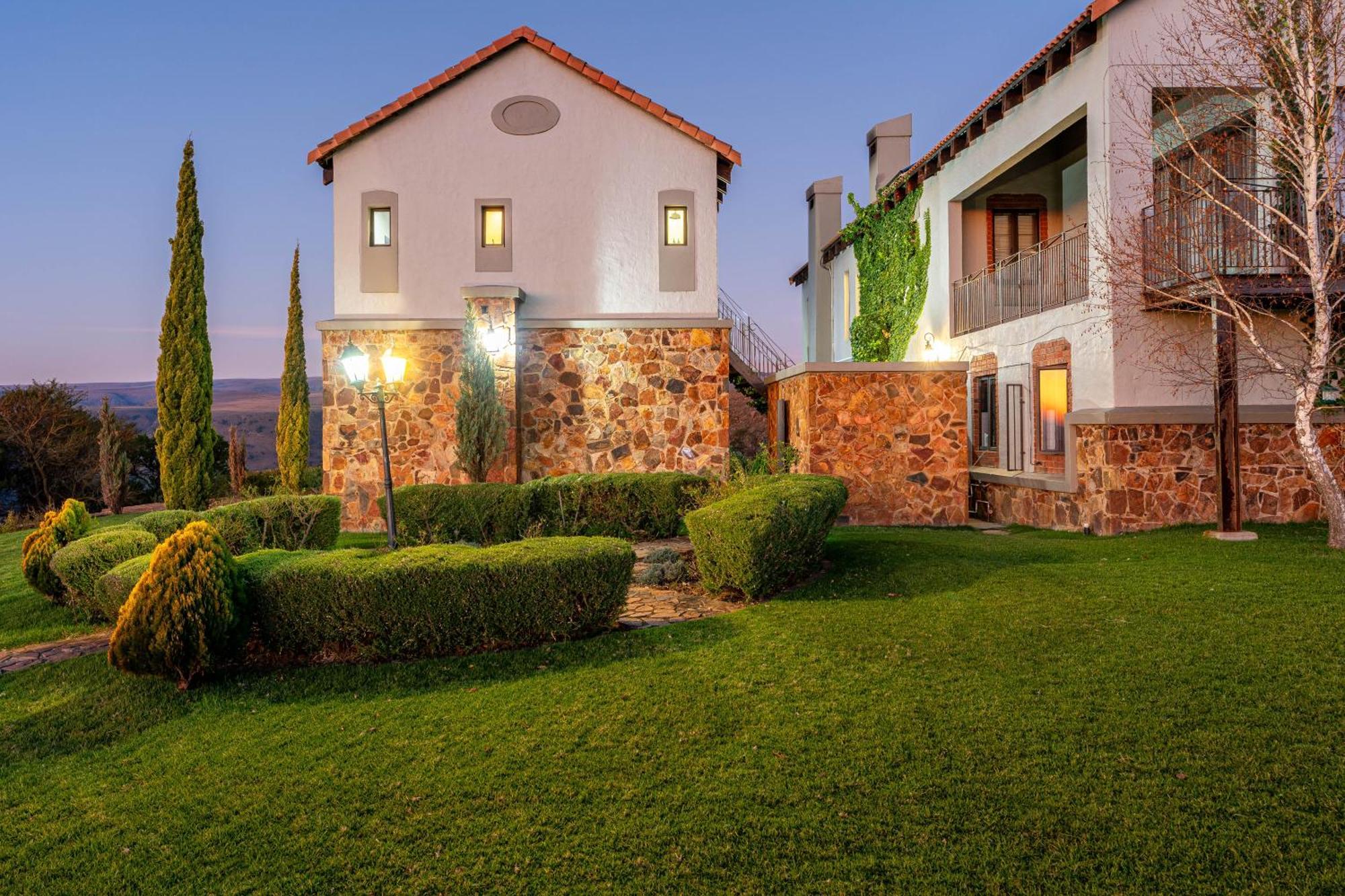 Mount High Luxury Country Estate Villa