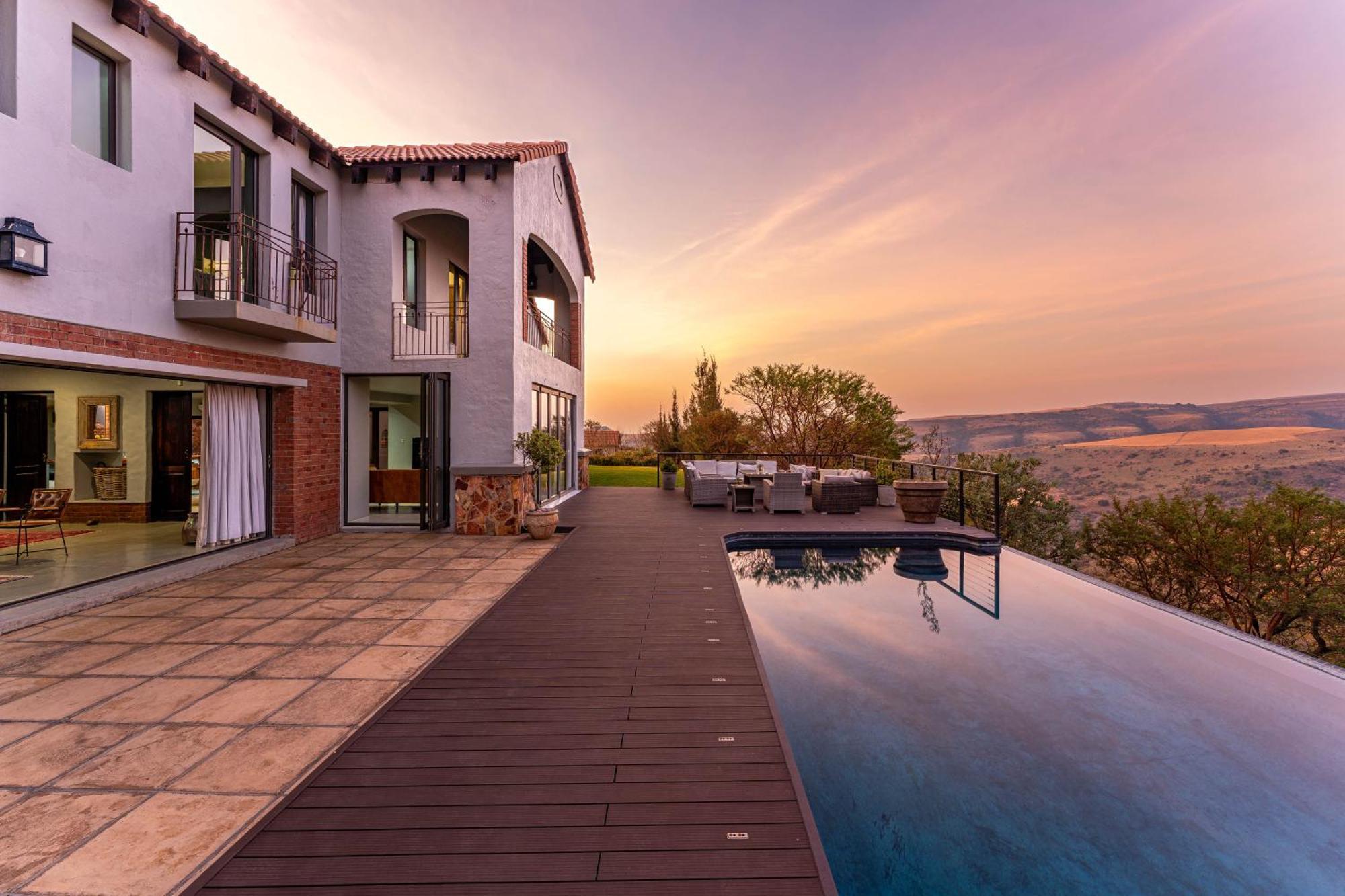 Mount High Luxury Country Estate Villa *