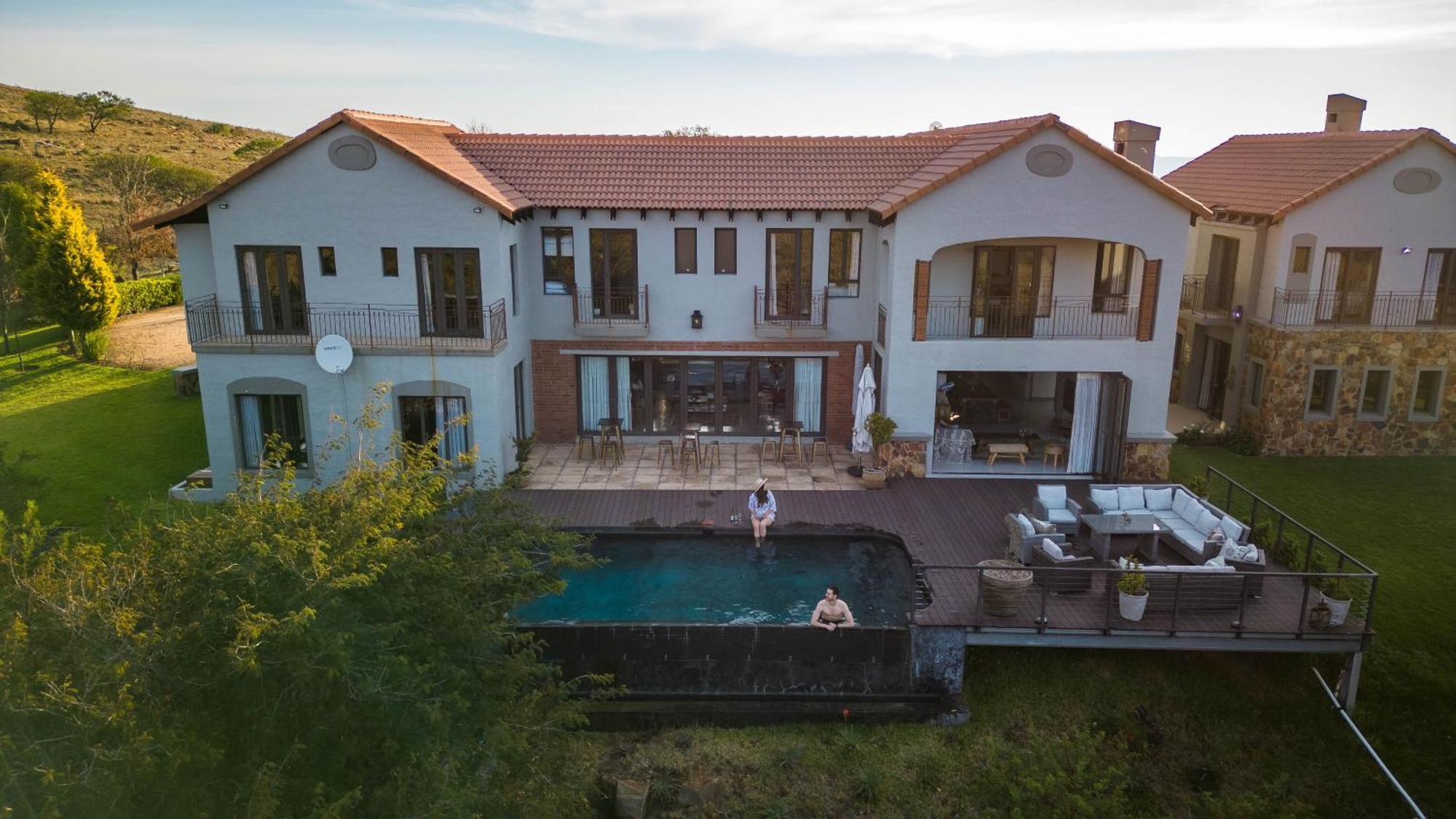 Mount High Luxury Country Estate *