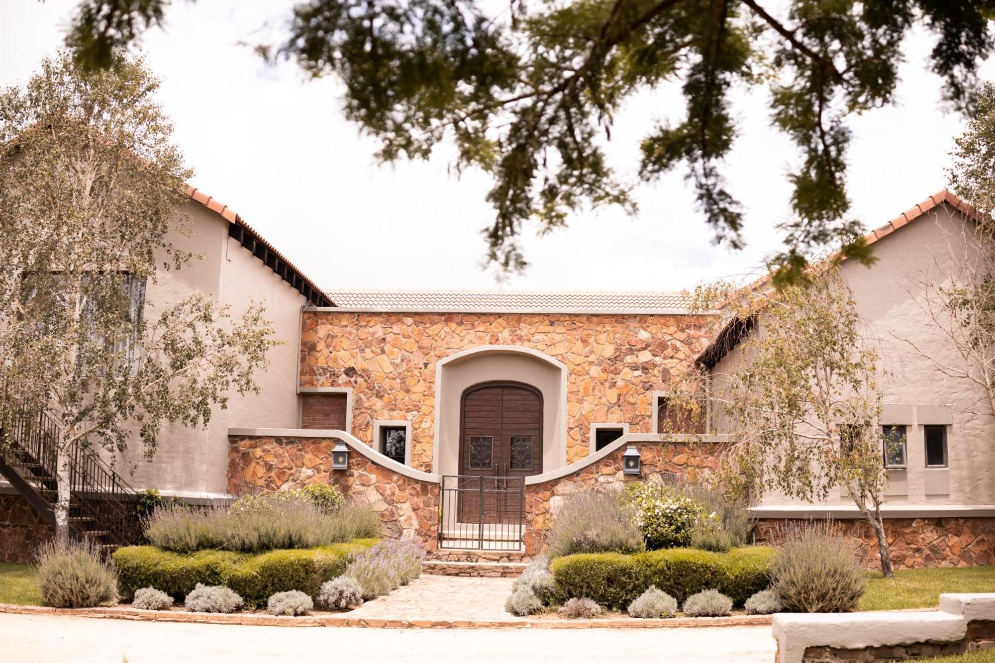 Mount High Luxury Country Estate *
